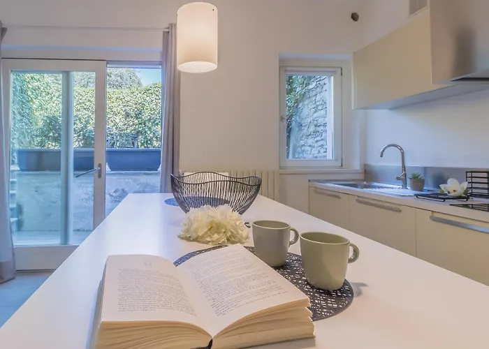 Il Giardino Di Alice Апартаменты Варенна